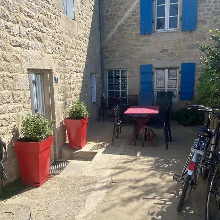 Pierre Et Au Coeur De Saint Cado *
